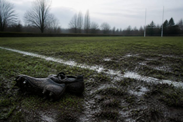 Crampons vissés ou moulés : lequel choisir selon le terrain